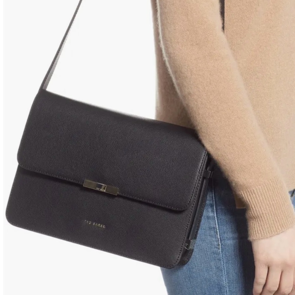 TAUPE adjustable handle shoulder bag. It’s a pink taupe more than a true taupe